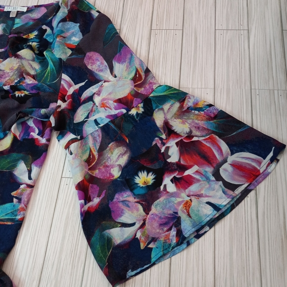 Spense Floral Bell Sleeve Blouse - Picture 4 of 8
